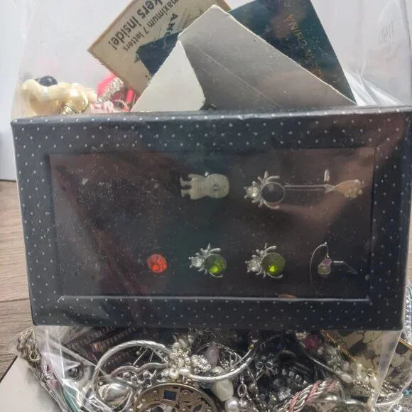 Jewelry Lot 4+ lbs 1140 Wearable Sellable Mystery Lot Free Shipping - Picture 5 of 6